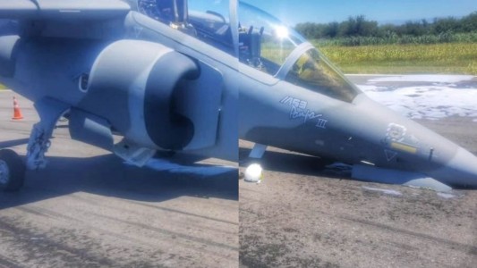 Video: un avión militar aterrizó de emergencia en Córdoba