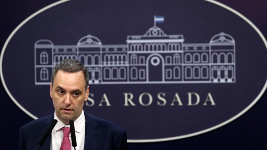 El Gobierno confirmó que descontará el día a estatales que adhieran al paro de la CGT