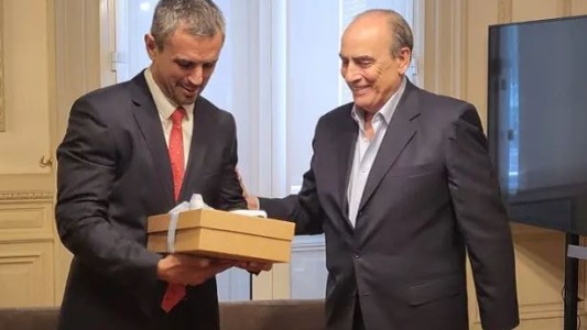 Francos llevó a Diputados una versión corregida de la Ley Ómnibus y se reúne con Martín Menem (1)