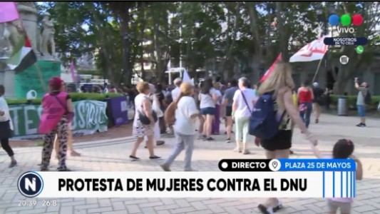Mujeres marcharon contra el DNU