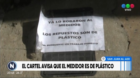 Puso un cartel para que no le vuelvan a robar el medidor