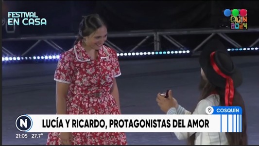 Son rosarinos y él le propuso casamiento en el escenario de Cosquín