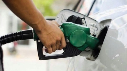 Advierten que habría un aumento del 25% en el precio de la nafta para febrero