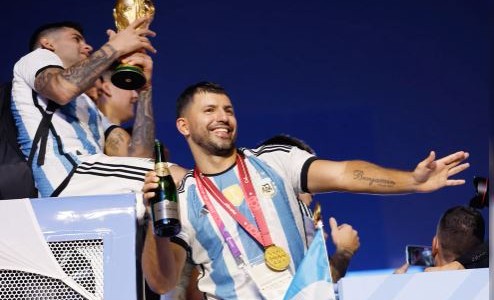 ¿Vuelve el Kun? Un equipo de Uruguay anotó a Agüero en la lista de buena fe