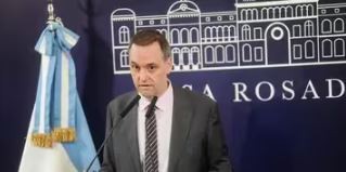 Adorni responsabilizó de los incidentes en el Congreso a "incivilizados alentados por la izquierda"