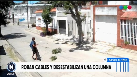 Vecinos reclaman por columnas en riesgo de caer y robo de cables