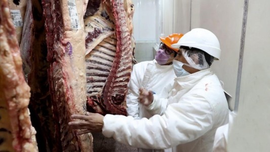 Trabajadores de la carne acordaron un aumento salarial de 324,5%