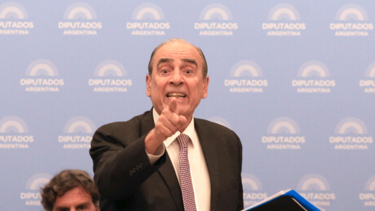 Francos anticipó que Milei vetará cualquier intento de coparticipar el Impuesto País