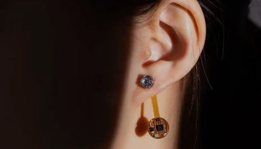 Desarrollan unos aros inteligentes que miden niveles de estrés en contacto con el lóbulo de la oreja