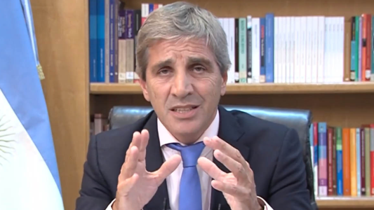 Caputo le respondió a Cristina Kirchner: "La invito a tener un poco de dignidad y permanecer callada"