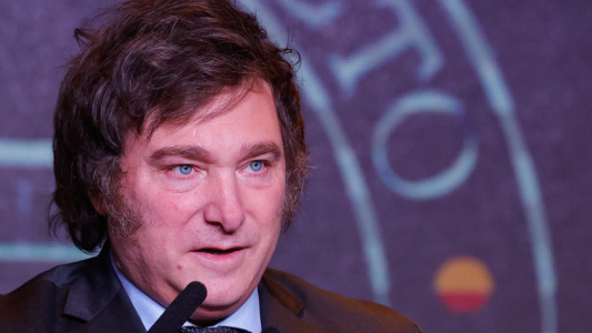 El Gobierno seguirá compensando a los jubilados y no los dejará "de garpe", prometió Milei