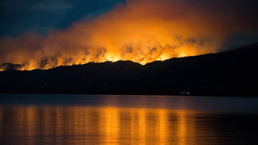 Chubut le pidió colaboración al FBI para investigar los incendios en Los Alerces