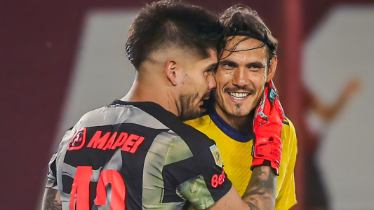 El arquero de Lanús reveló qué le dijo a Cavani