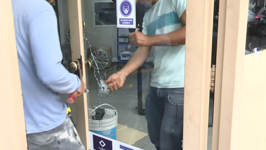 Balearon casa de repuestos en barrio Bella Vista