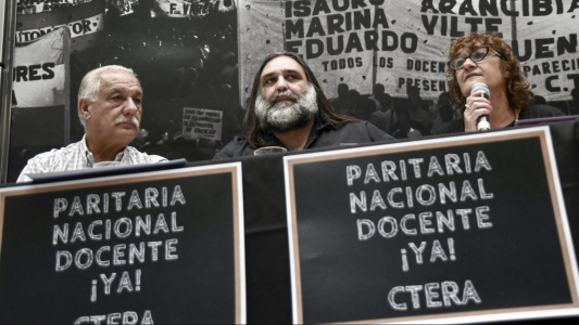 El Gobierno recibe a gremios docentes y ministros provinciales para definir el salario mínimo