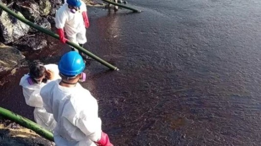 Aruba en estado de alerta por derrame de petróleo en el Caribe