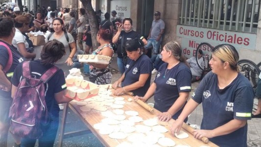 Organizaciones sociales cortan España al 500 y organizan un "comedorazo"