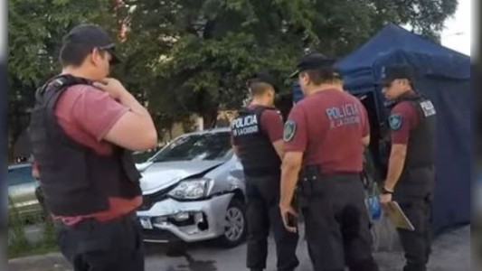 Sufrió un infarto mientras manejaba, chocó y murió