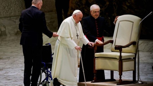 El papa Francisco confirmó que atraviesa una bronquitis