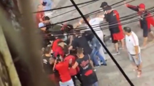 Un periodista fue golpeado entre 10 hinchas durante el partido de  Newell’s: “No me quedó más nada”