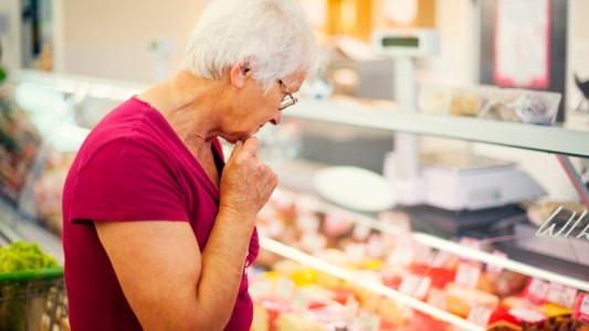 El consumo en picada: alimentos y medicamentos lideran la caída