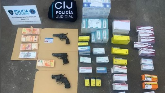 Rescatan a una mujer secuestrada por el marido: estuvo un año encerrada, él es psiquiatra, tenía una orden de restricción, tres armas no declaradas y la medicaba