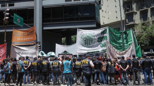 ATE llamó a un paro el martes próximo: "Sin piedad siguen recortando salarios y jubilaciones"