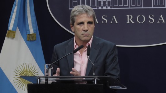 Caputo no pudo repetir el superávit fiscal en febrero, por el fuerte pago de intereses de deuda