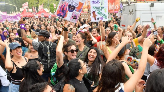 Masiva movilización por el 8M: "La libertad es nuestra y no de los mercados ni los gobiernos"