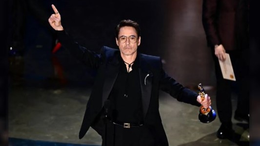 “Me gustaría darle las gracias a mi terrible infancia”: el discurso de Robert Downey Jr. tras ganar su primer Oscar
