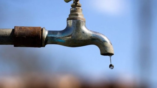 Vecinos de barrio Tablada reclaman que no tienen agua hace 15 días