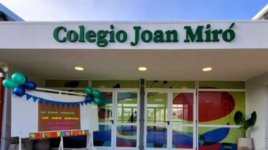 Funes: un inspector de tránsito le pegó a un padre en la puerta de un colegio