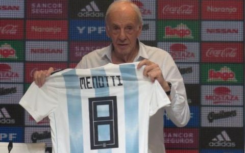 Menotti, duro contra las SAD: "El fútbol está en una lucha cruel con los poderes económicos"