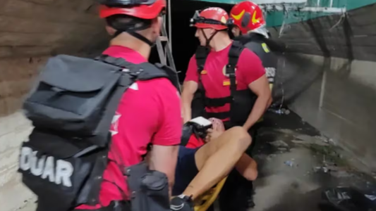 Dos hinchas cayeron a la fosa durante el partido River-Estudiantes en el Kempes