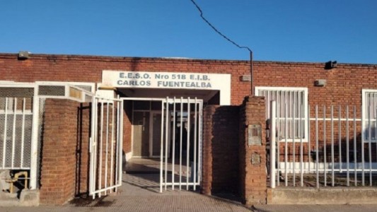 Rosario: dejaron una nota intimidatoria con una bala pegada en un colegio