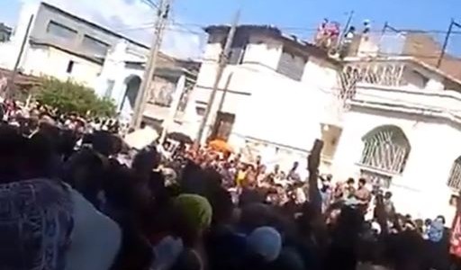 "¡Corriente y comida!": cubanos reclamaron en las calles