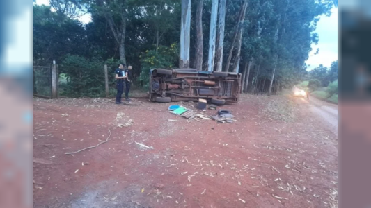 Dos adolescentes murieron tras volcar la camioneta en la que circulaban junto a otros menores