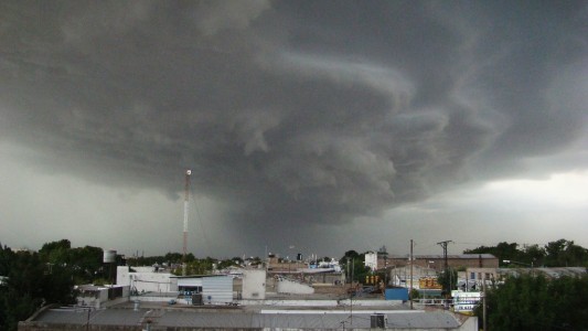 Alerta de nivel rojo por tormentas en Rosario