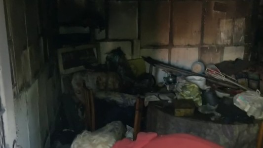 Dos abuelos perdieron todo por el fuego