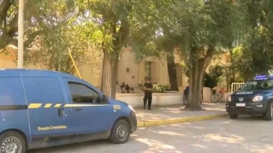 Una niña encontró una bala dentro de una cajita en la ventana de una escuela