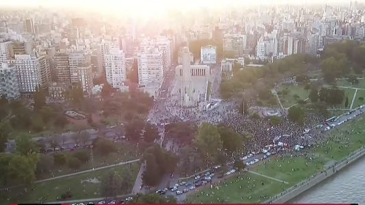 Multitudinaria convocatoria en la Marcha por la Memoria en Rosario