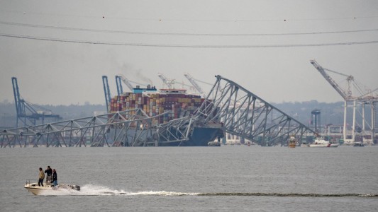 Baltimore: buzos retoman la búsqueda de 6 desaparecidos tras el derrumbe del puente