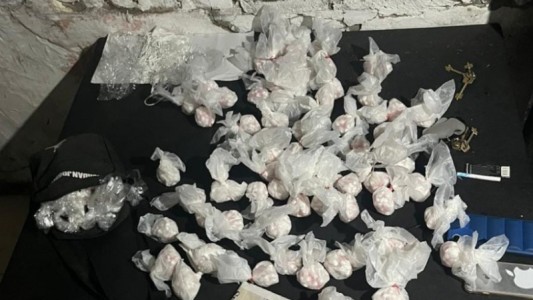 Detuvieron a tres hombres y dos mujeres y secuestraron gran cantidad de cocaína