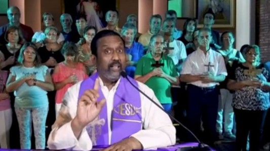 Rosario: por inseguridad, el padre Ignacio hizo un Vía Crucis virtual