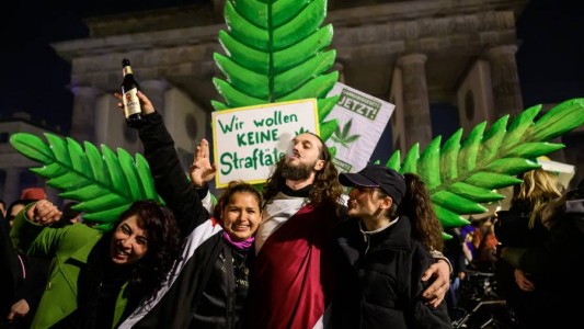 Alemania legaliza el consumo recreativo de cannabis, en medio de polémicas