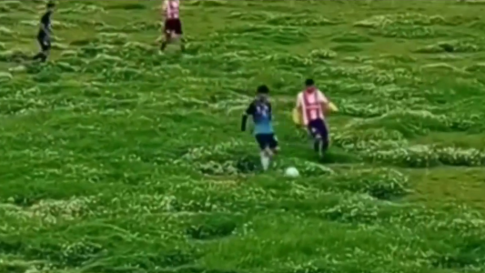 Video: críticas por el estado de una cancha