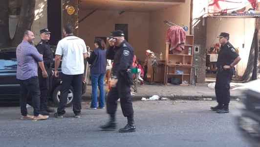 Hasta veinte personas ocupaban una casa en paseo Cafferata y fueron desalojadas