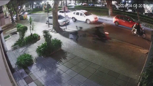 Video: brutal ataque motochorro en pleno centro