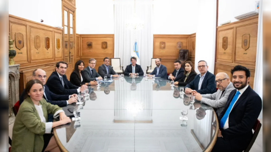 Cambios en indemnizaciones y 6 meses de período de prueba: la reforma laboral que propuso la UCR