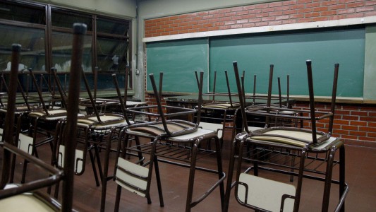 Escándalo en un colegio: una niña sorprendió a un profesor viendo porno